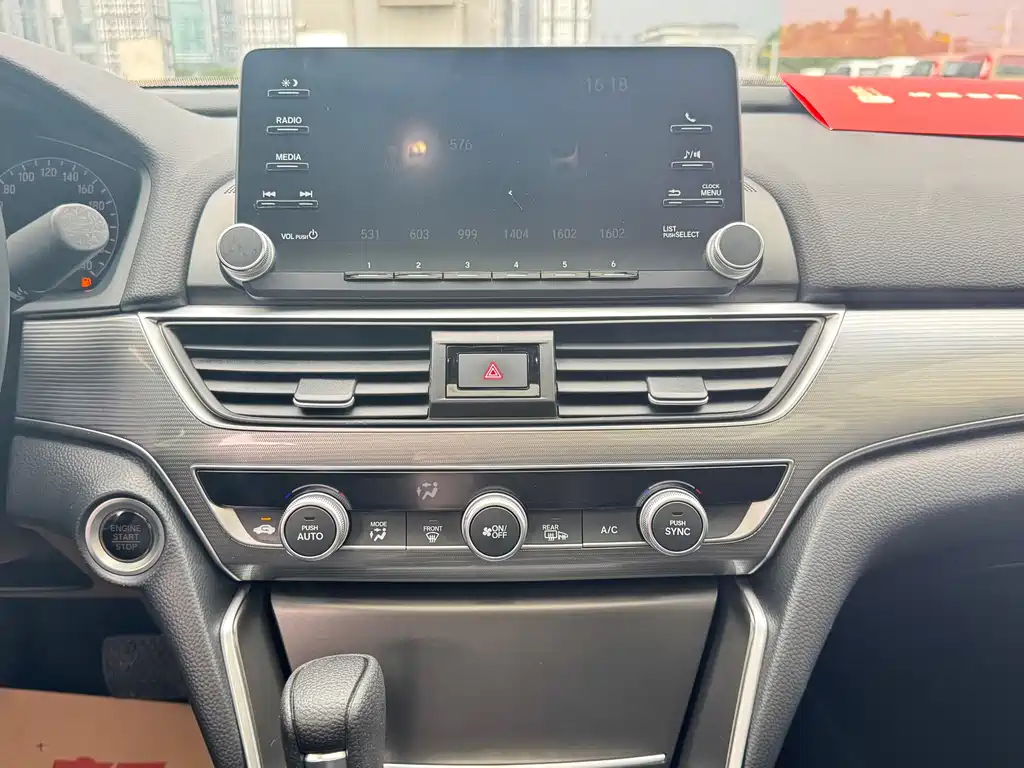 Honda Accord — фото 10