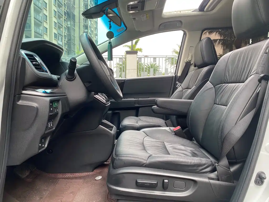 Honda Odyssey — фото 14