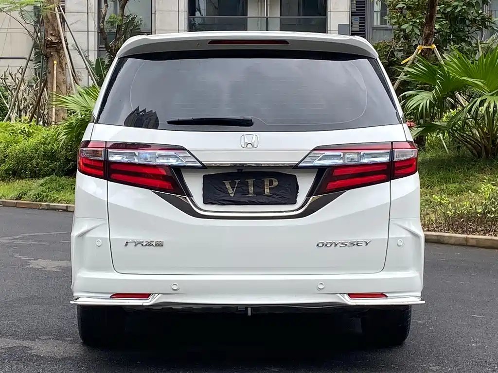 Honda Odyssey — фото 17