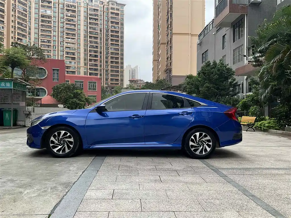 Honda Civic — фото 11