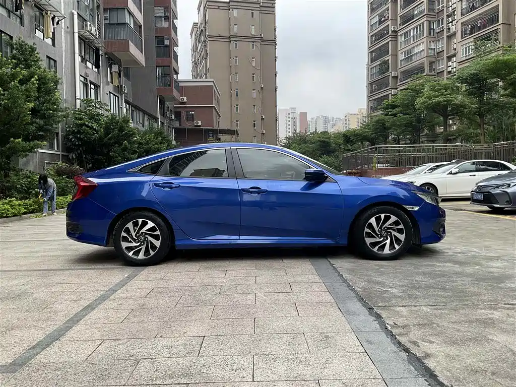 Honda Civic — фото 10