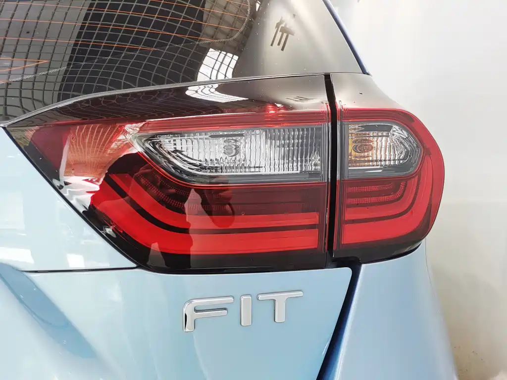 Honda Fit — фото 8