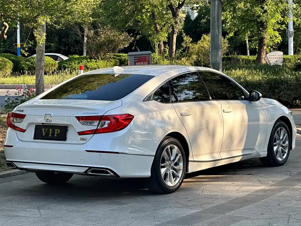 Honda Accord — фото 7