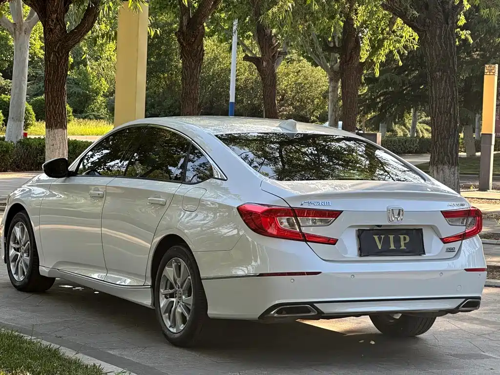Honda Accord — фото 9
