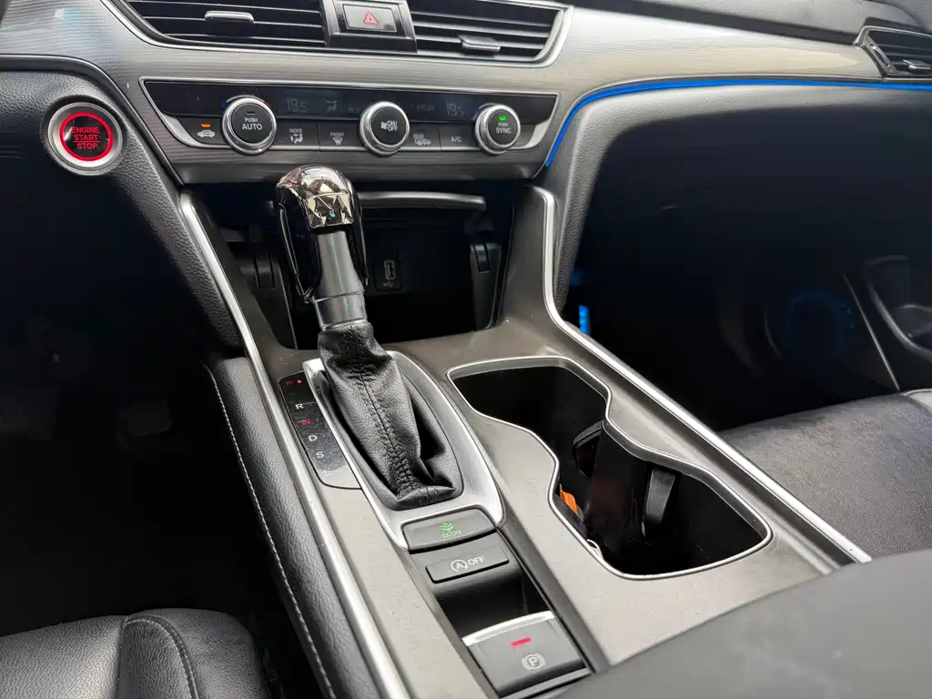 Honda Accord — фото 9