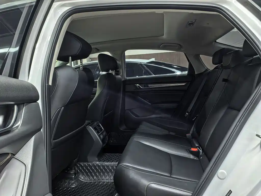 Honda Accord — фото 20