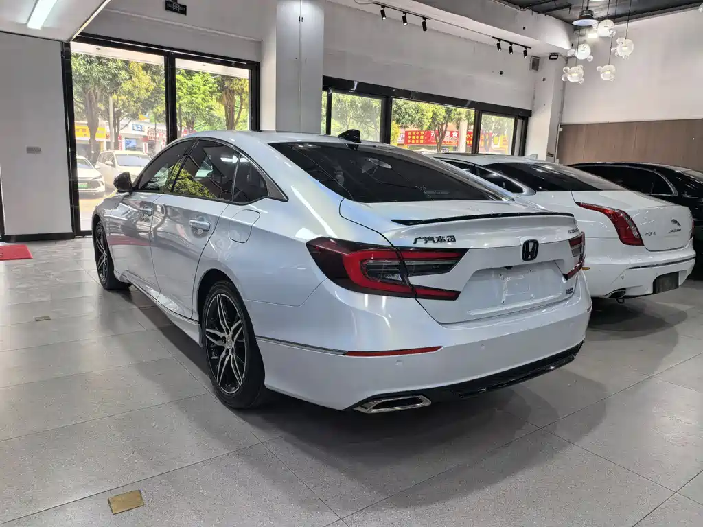 Honda Accord — фото 4