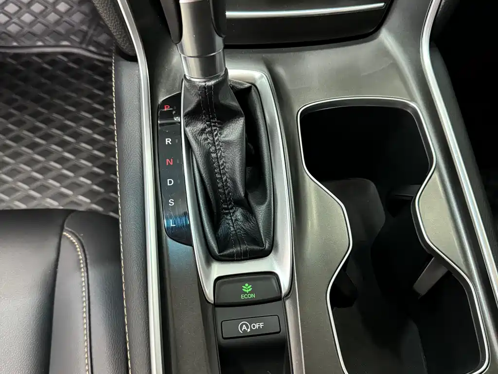 Honda Accord — фото 10
