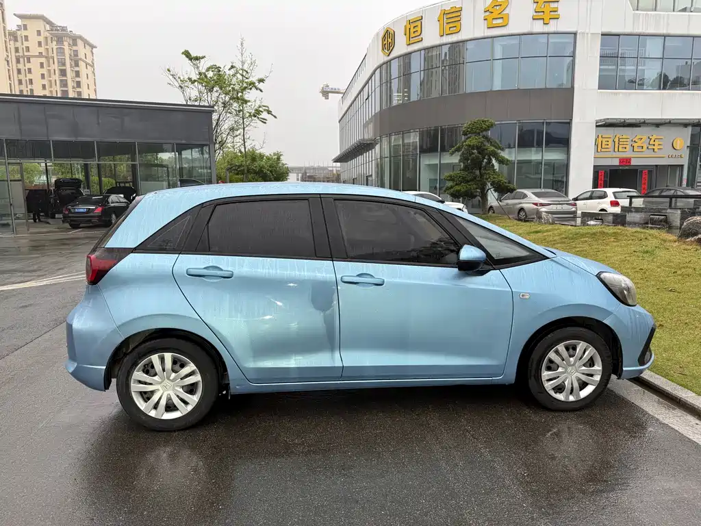 Honda Fit — фото 11