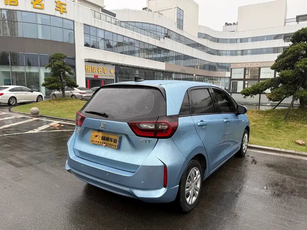 Honda Fit — фото 10