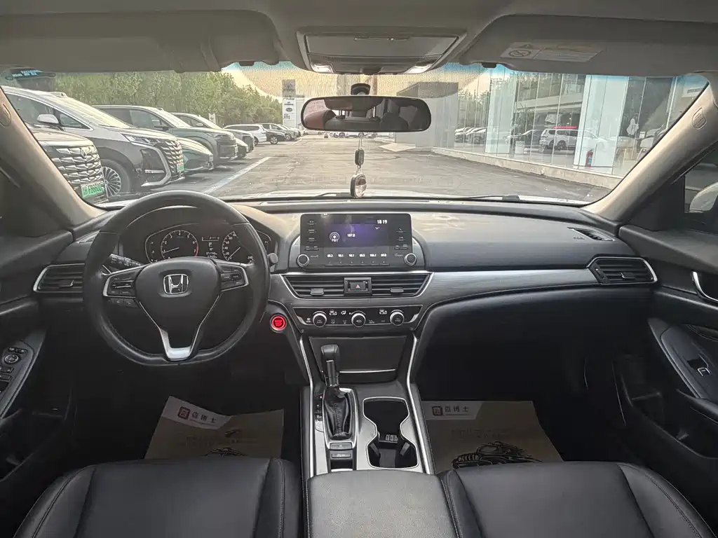Honda Accord — фото 9