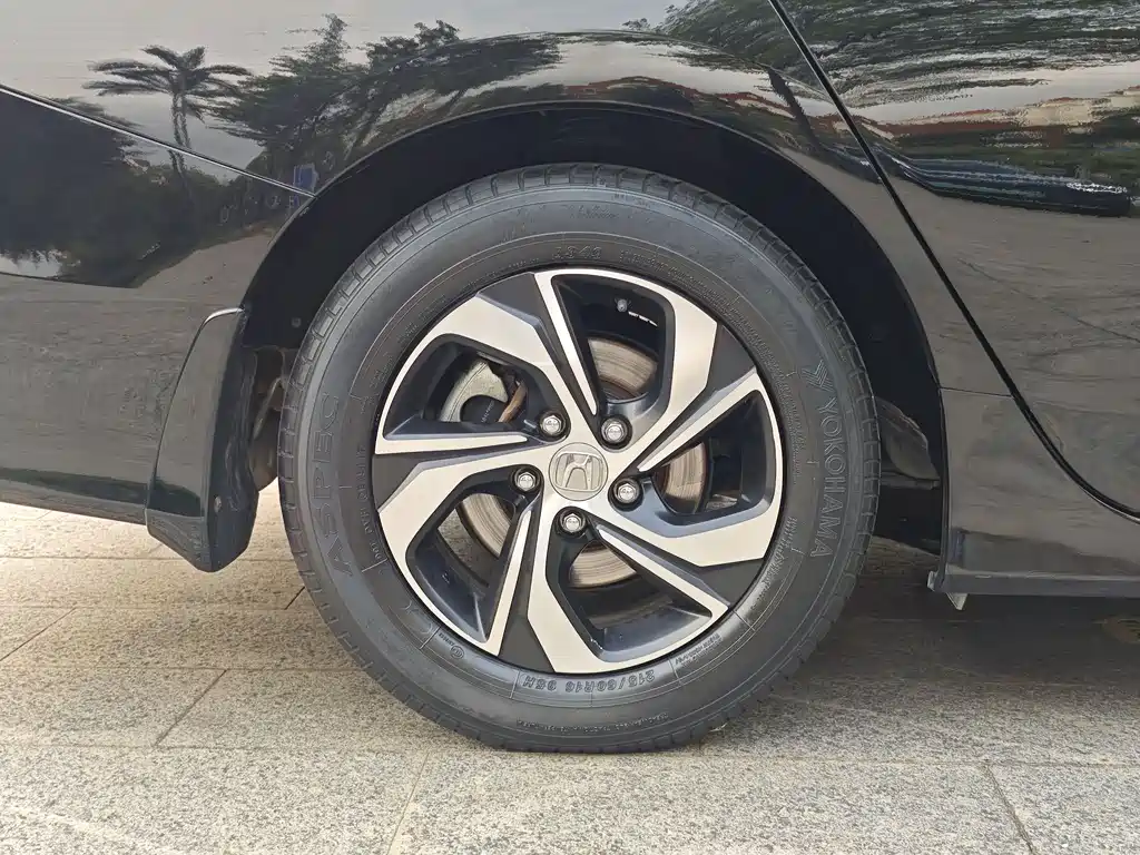 Honda Accord — фото 11
