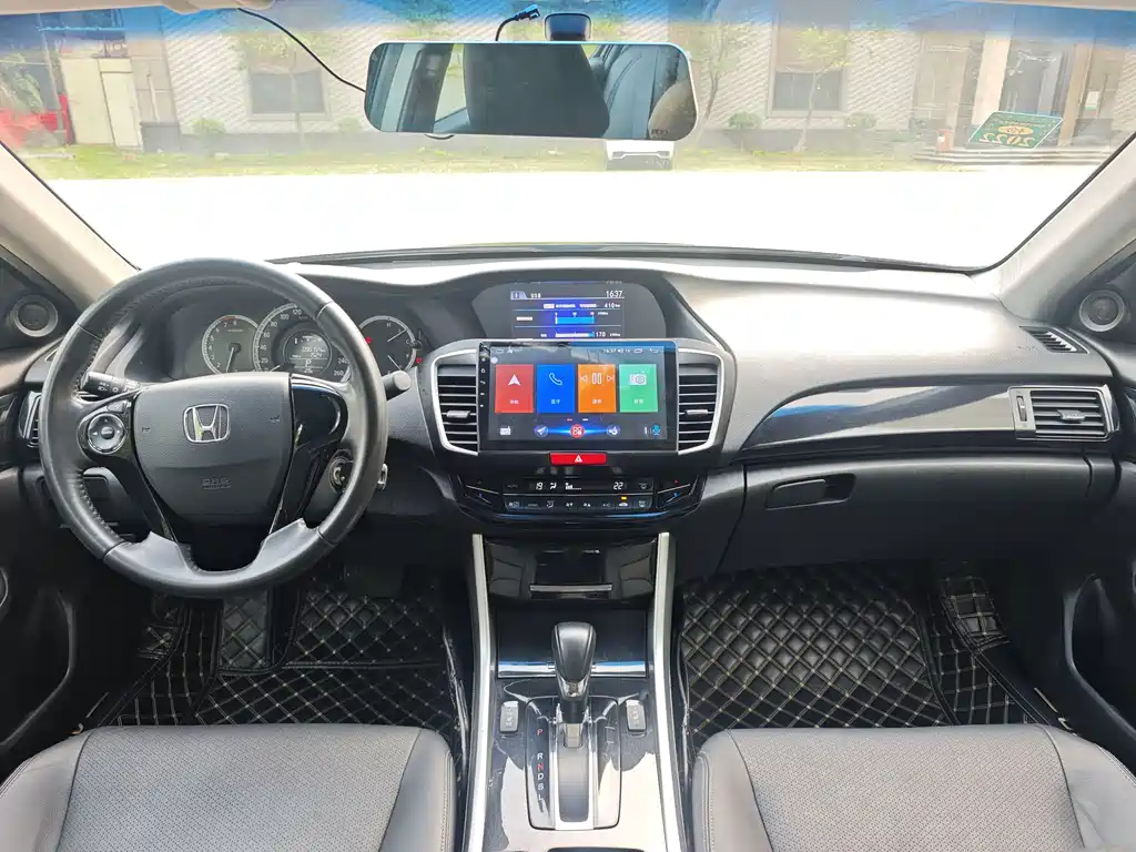 Honda Accord — фото 15