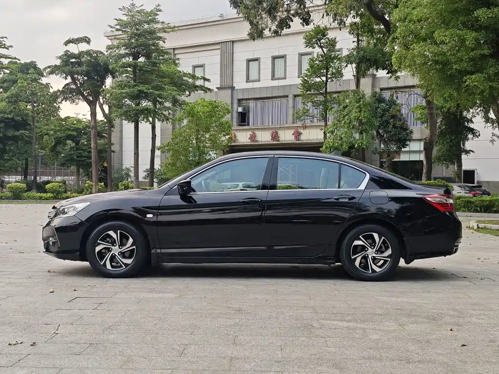 Honda Accord — фото 4