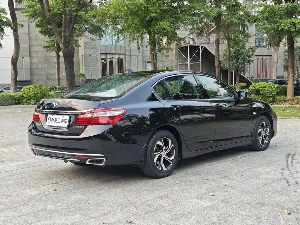 Honda Accord — фото 5