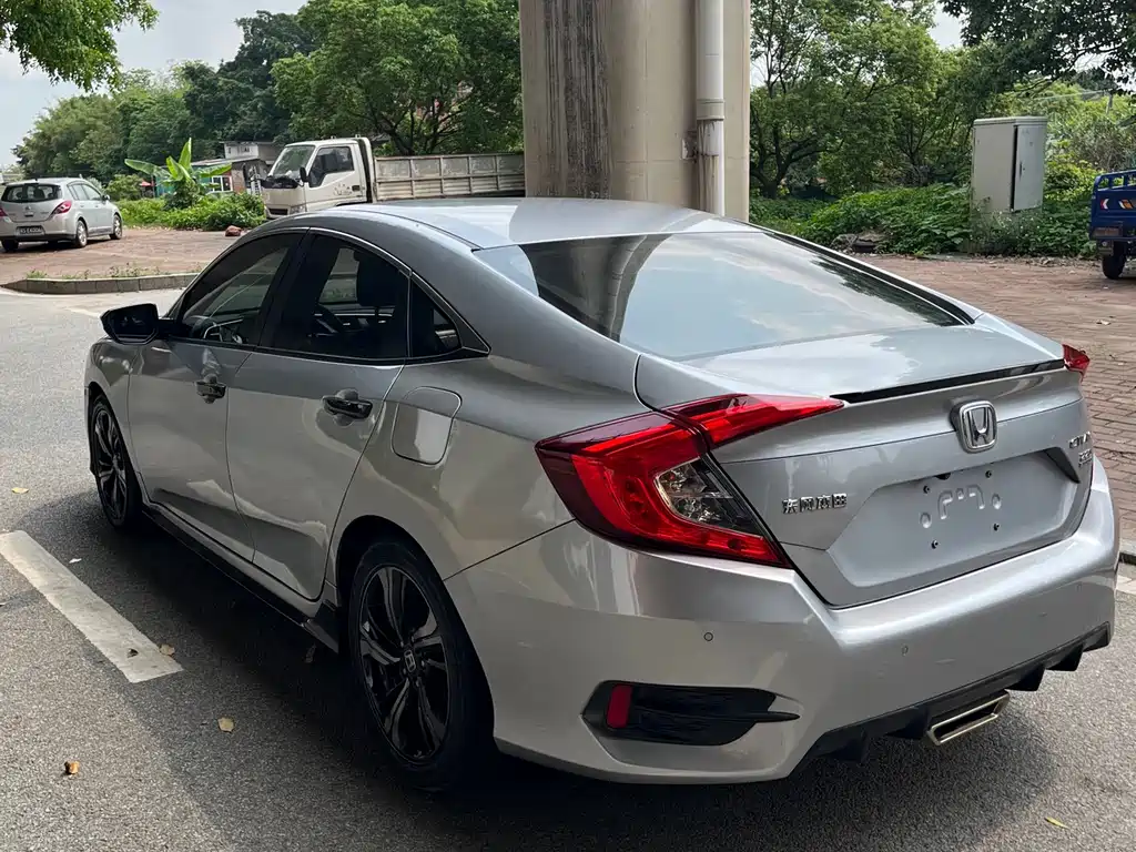 Honda Civic — фото 11