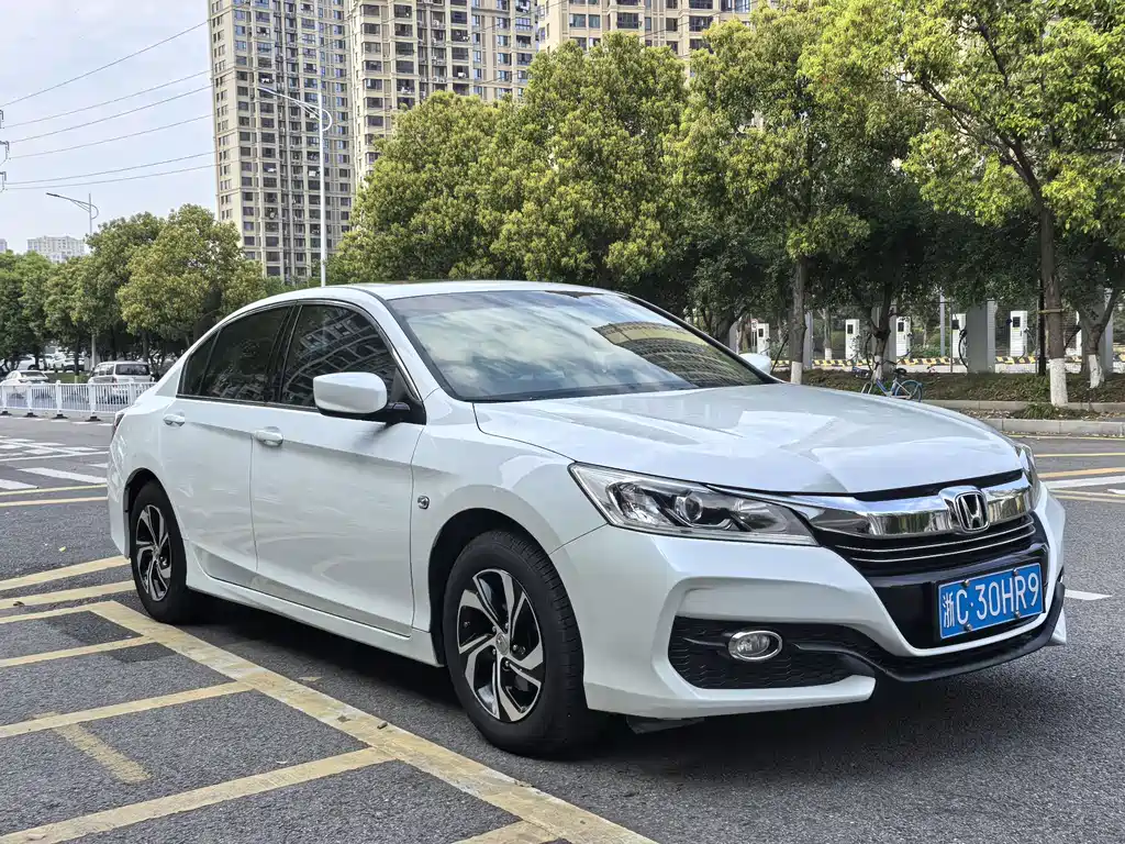 Honda Accord — фото 3