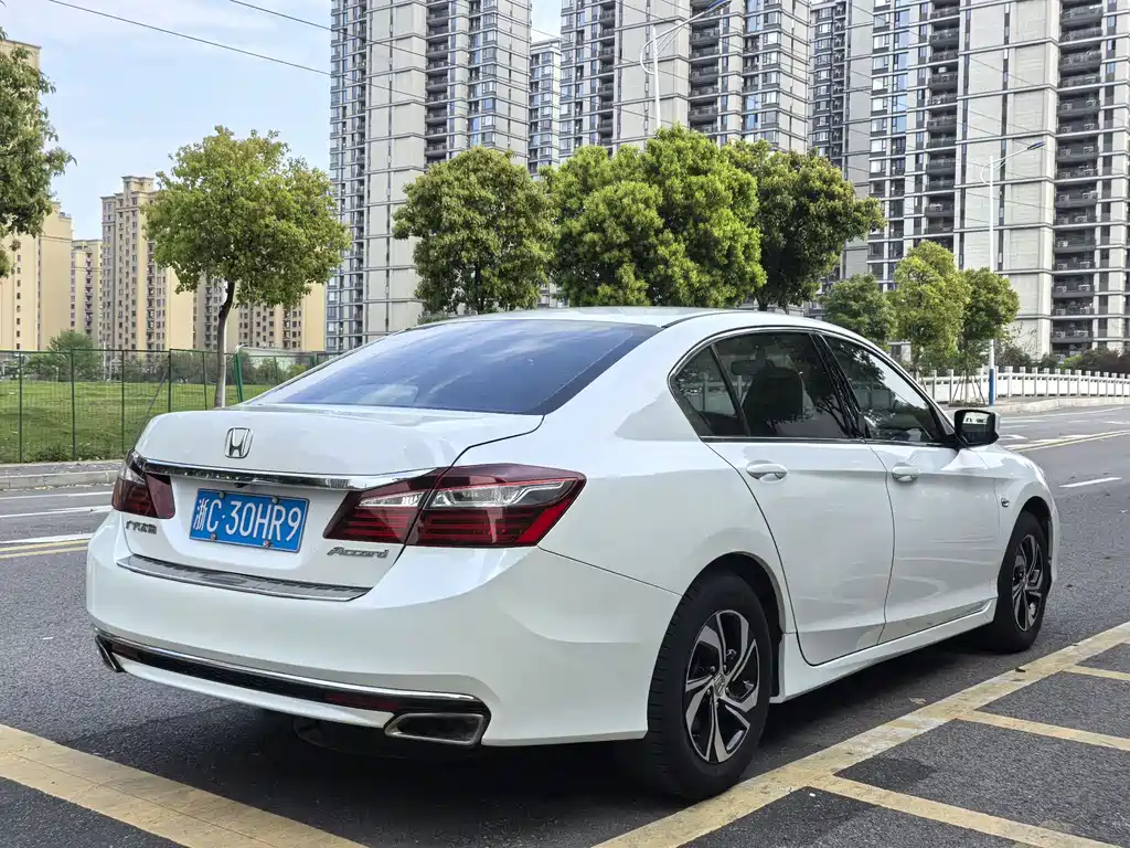 Honda Accord — фото 4