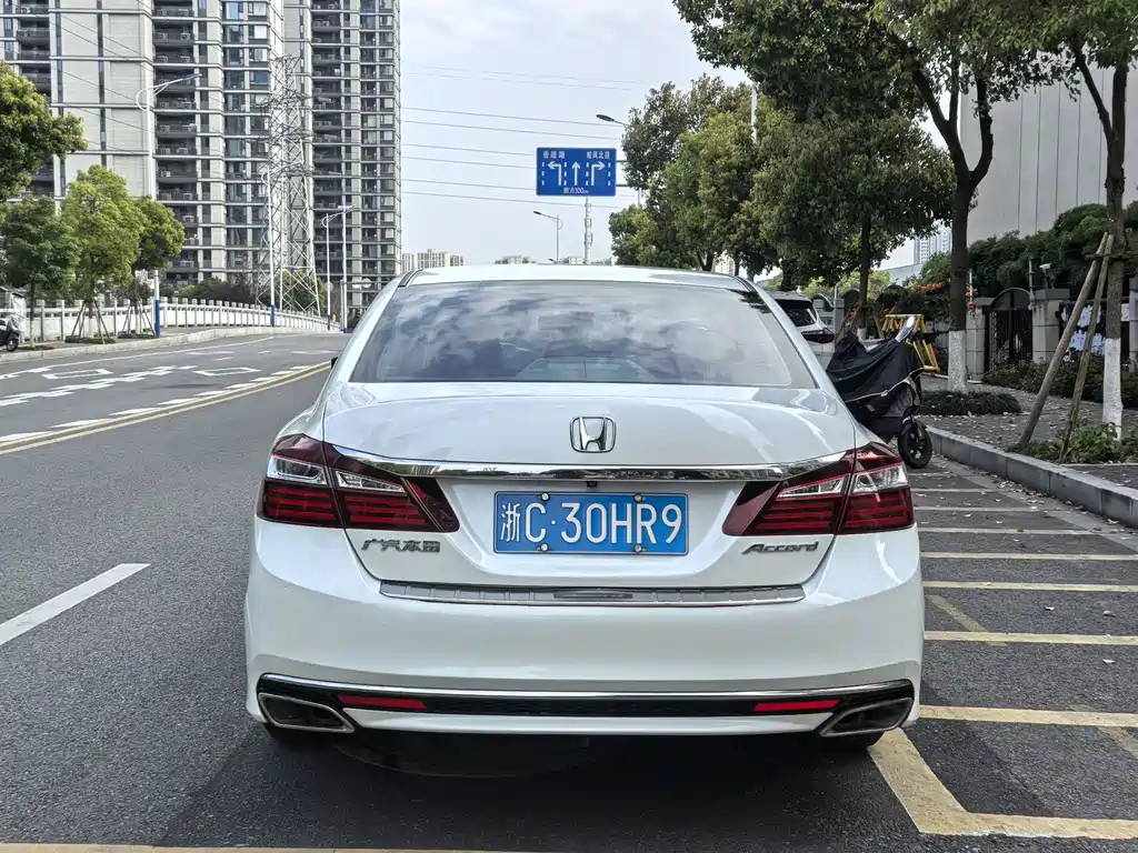 Honda Accord — фото 5