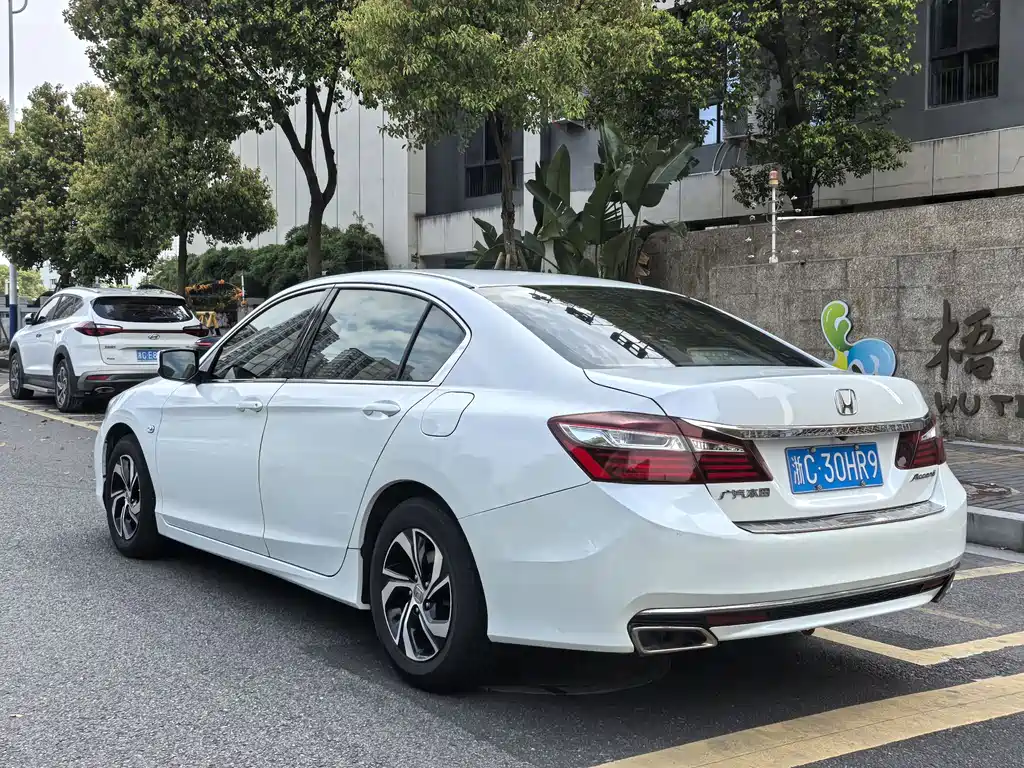 Honda Accord — фото 6