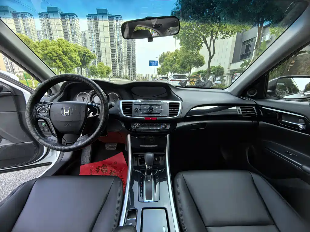 Honda Accord — фото 9