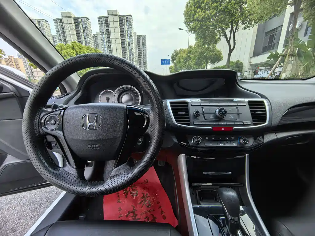 Honda Accord — фото 10