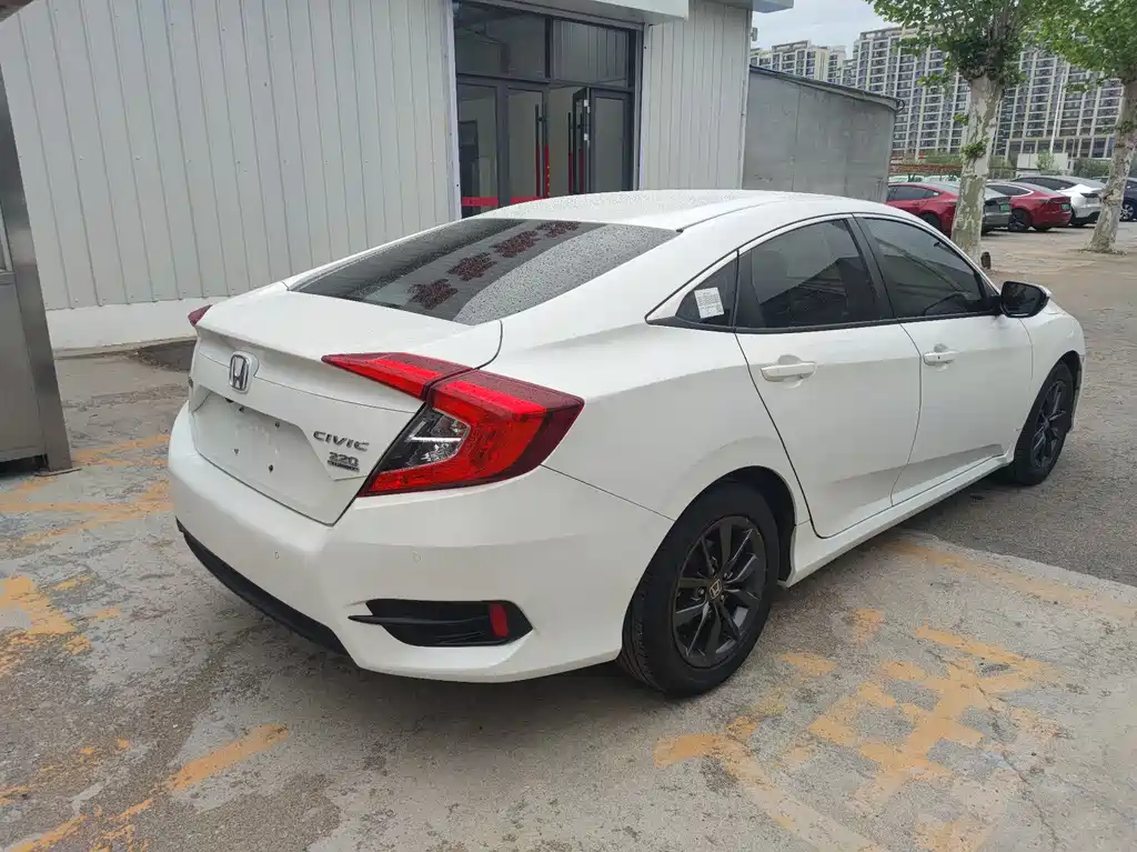 Honda Civic — фото 7
