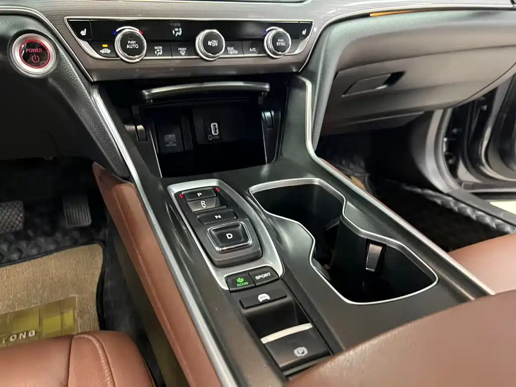 Honda Accord — фото 18