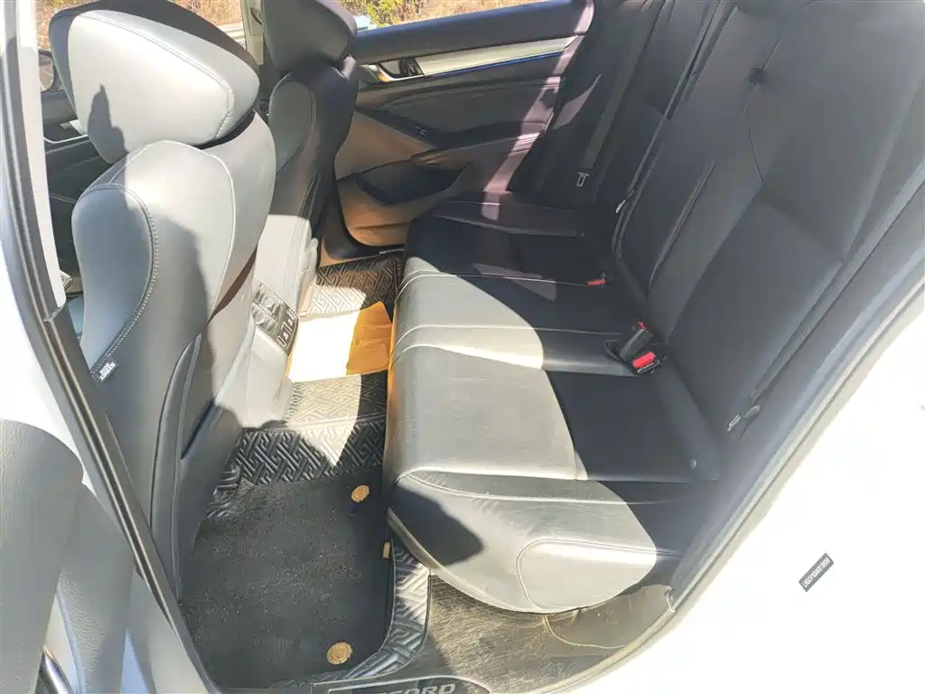 Honda Accord — фото 17