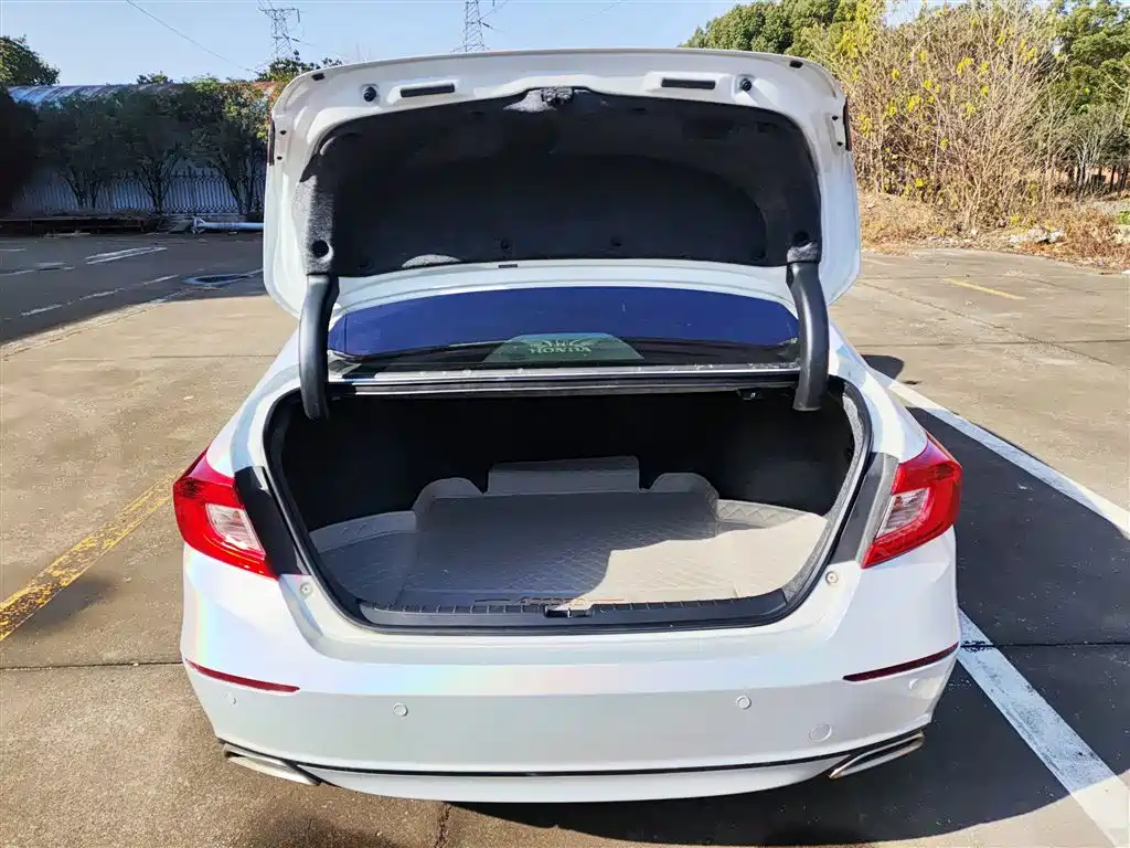 Honda Accord — фото 19