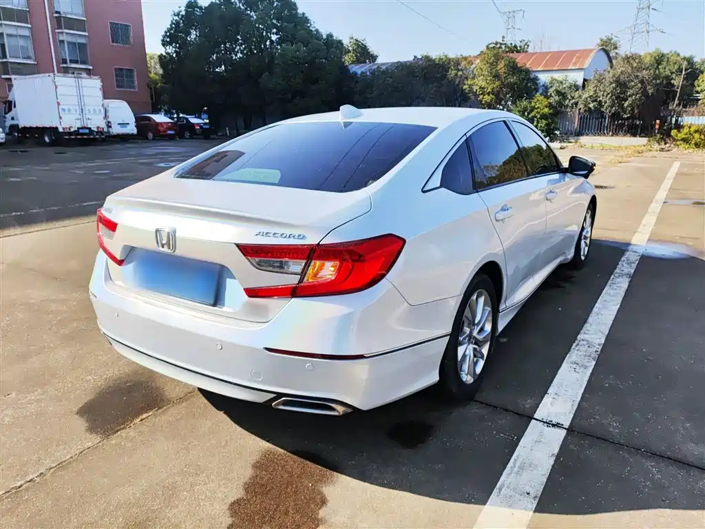Honda Accord — фото 7