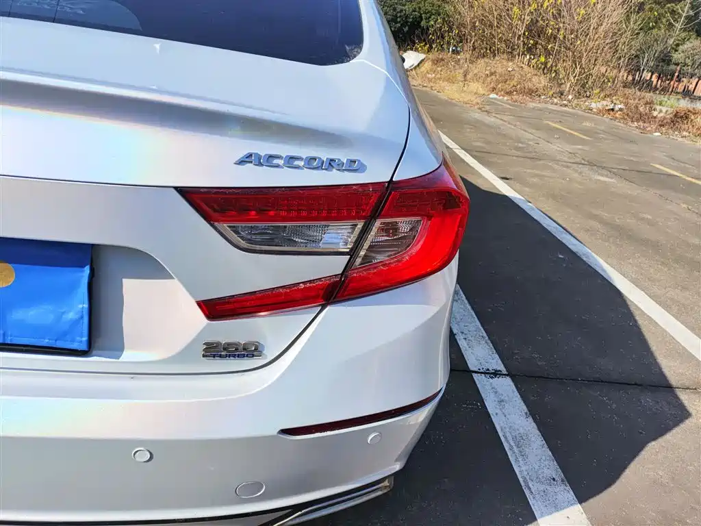 Honda Accord — фото 8