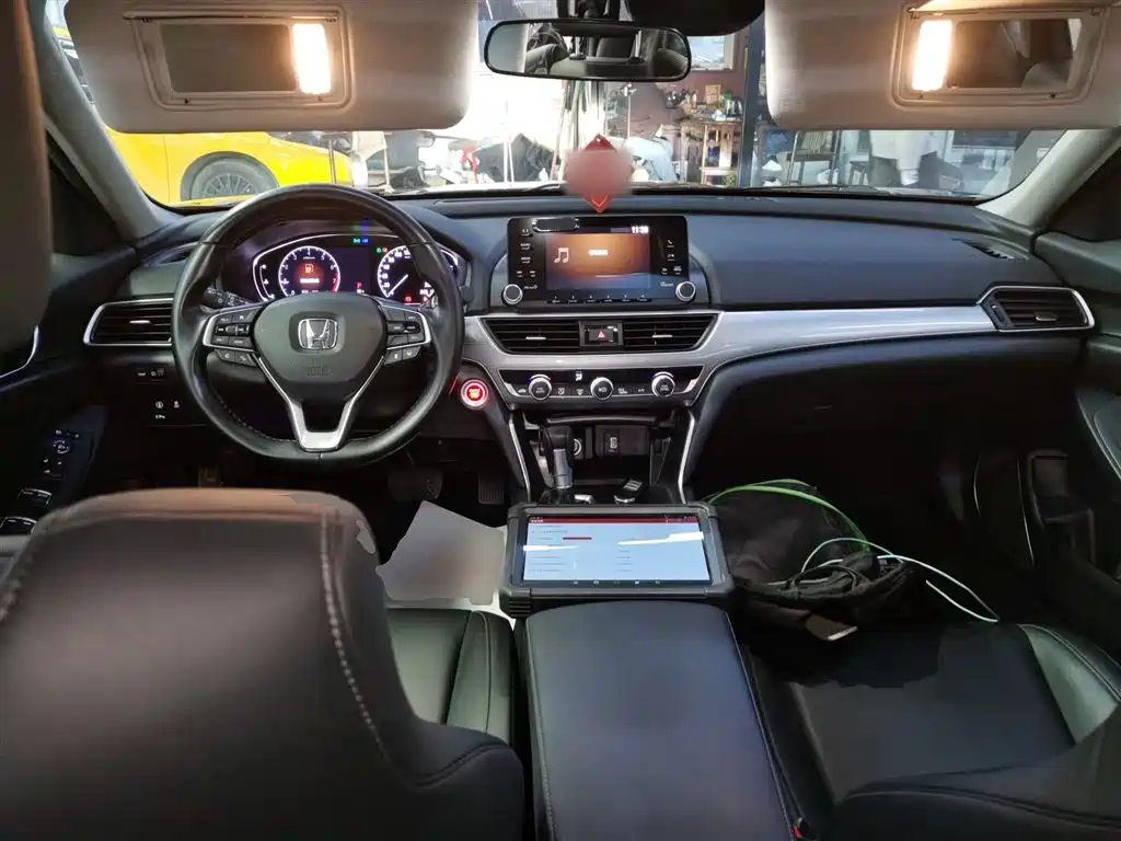Honda Accord — фото 10