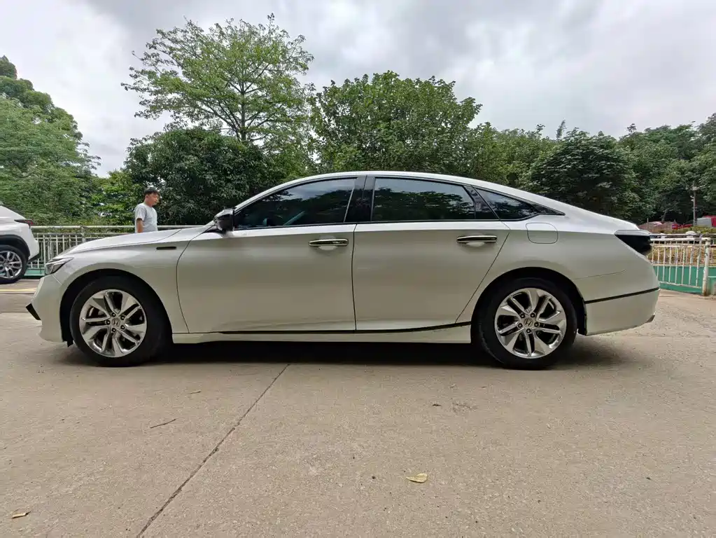 Honda Accord — фото 3