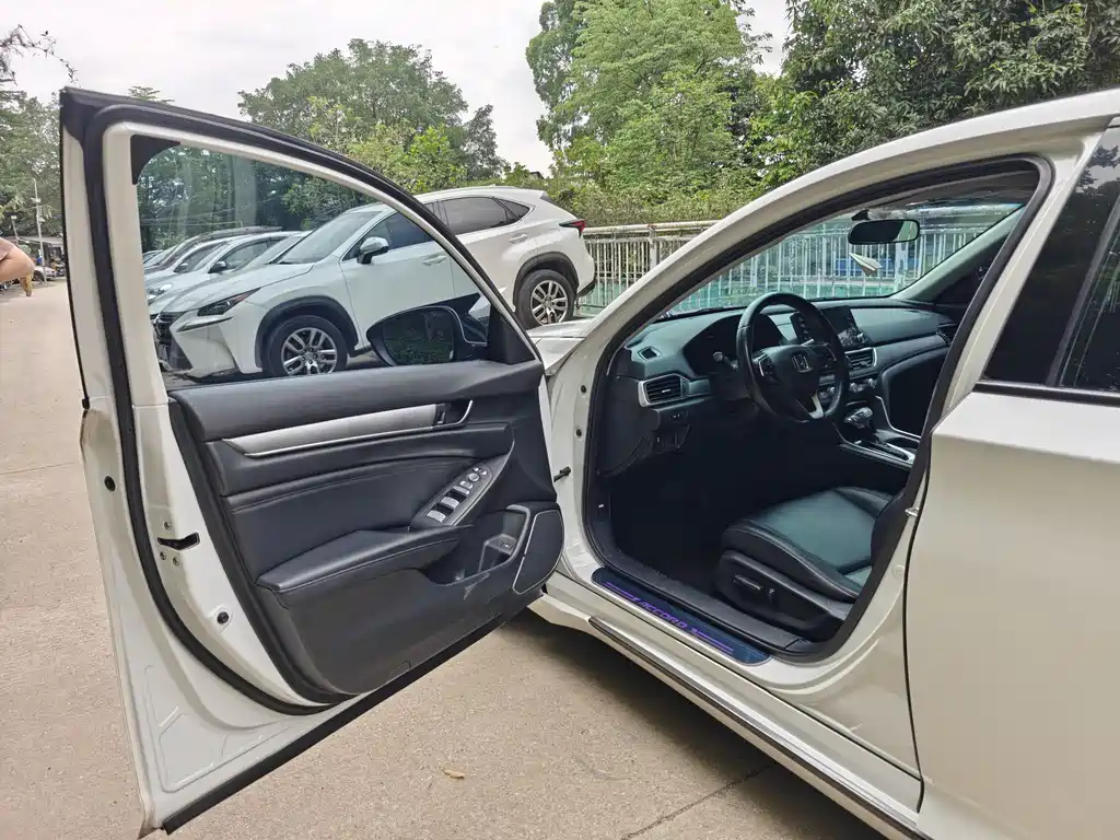 Honda Accord — фото 9