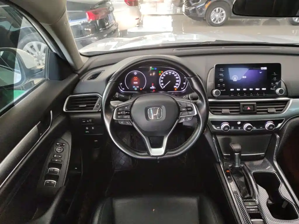 Honda Accord — фото 11