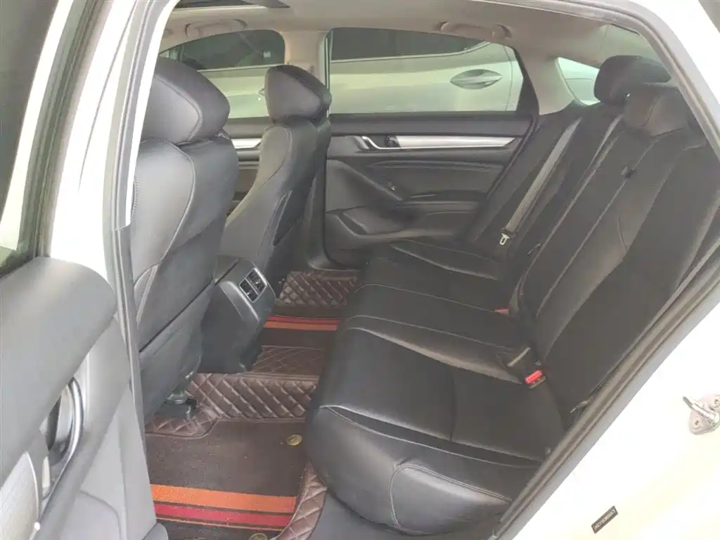 Honda Accord — фото 17