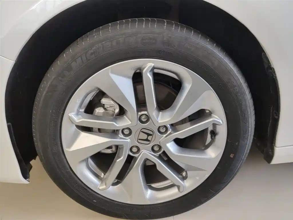 Honda Accord — фото 23