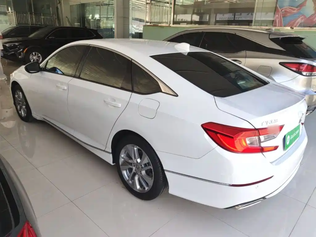 Honda Accord — фото 5