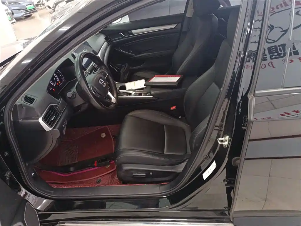 Honda Accord — фото 15