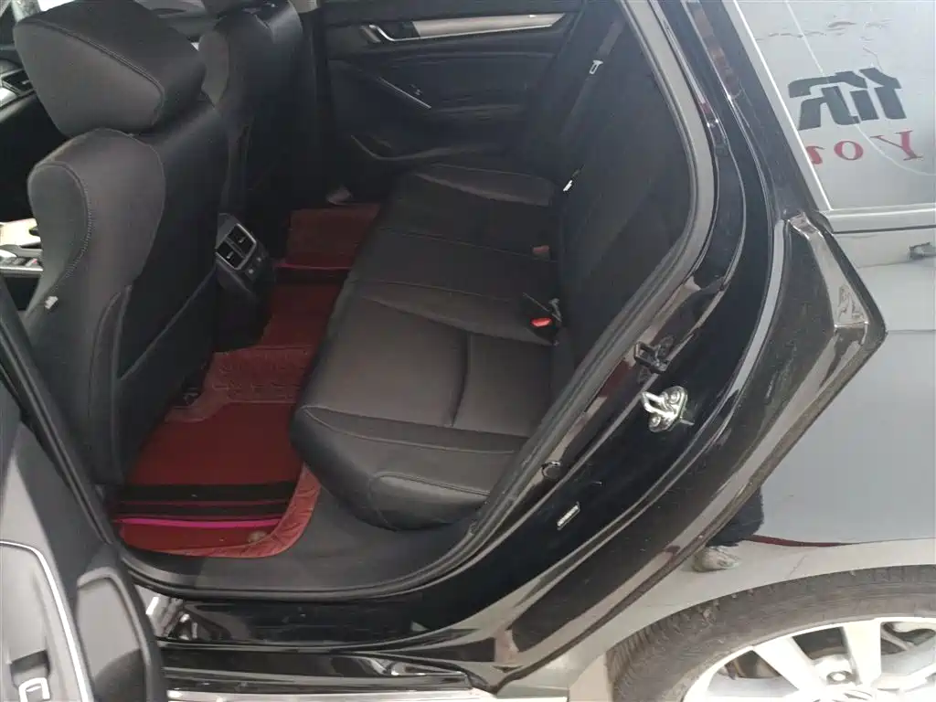 Honda Accord — фото 17