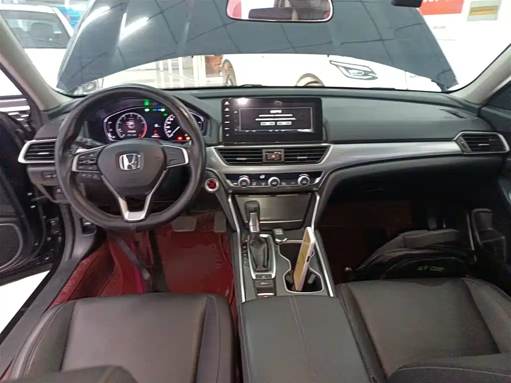 Honda Accord — фото 10