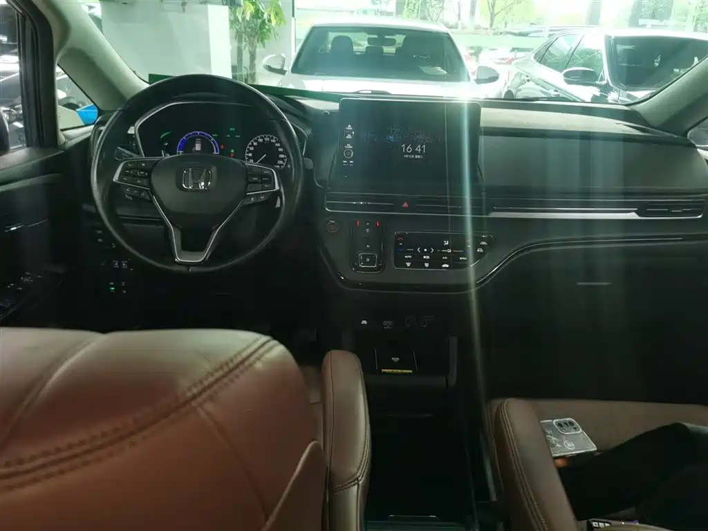 Honda Odyssey — фото 10