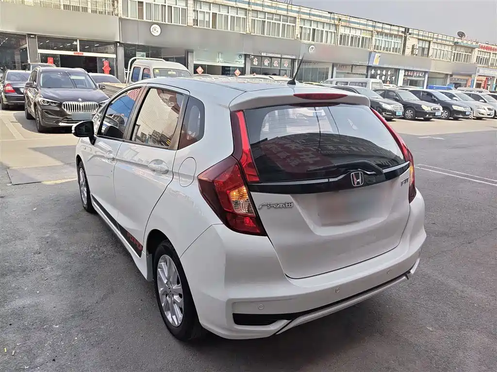 Honda Fit — фото 5