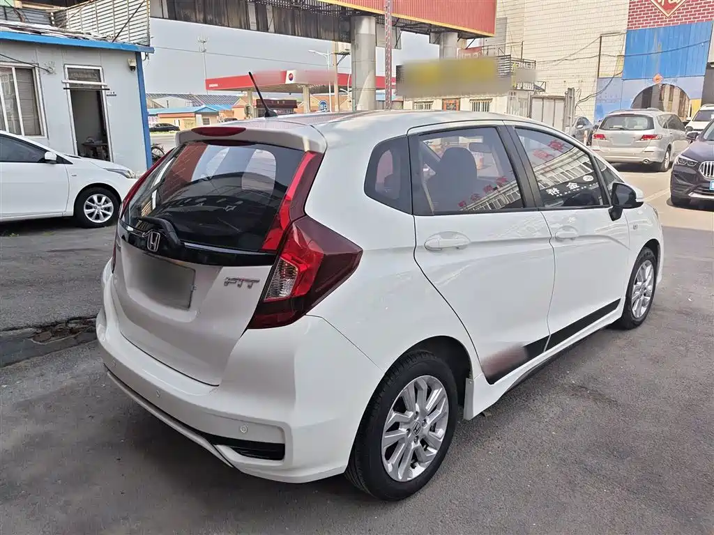 Honda Fit — фото 7