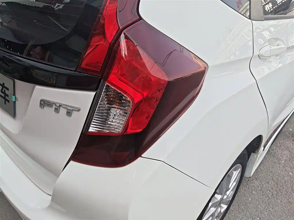 Honda Fit — фото 8