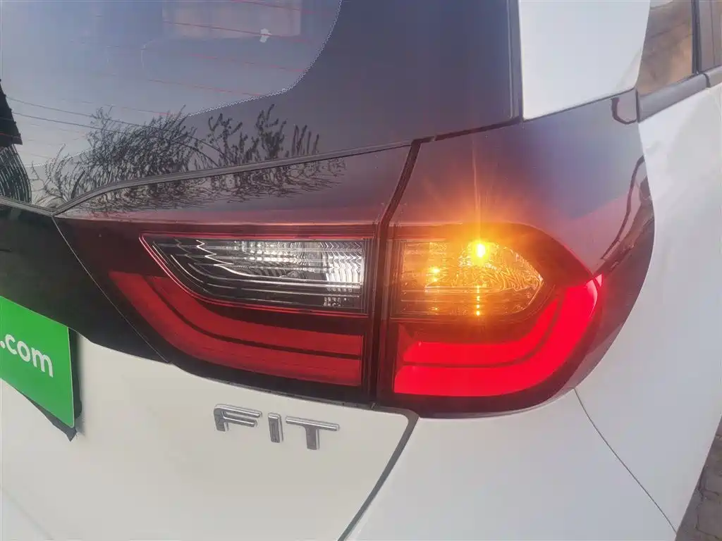 Honda Fit — фото 8