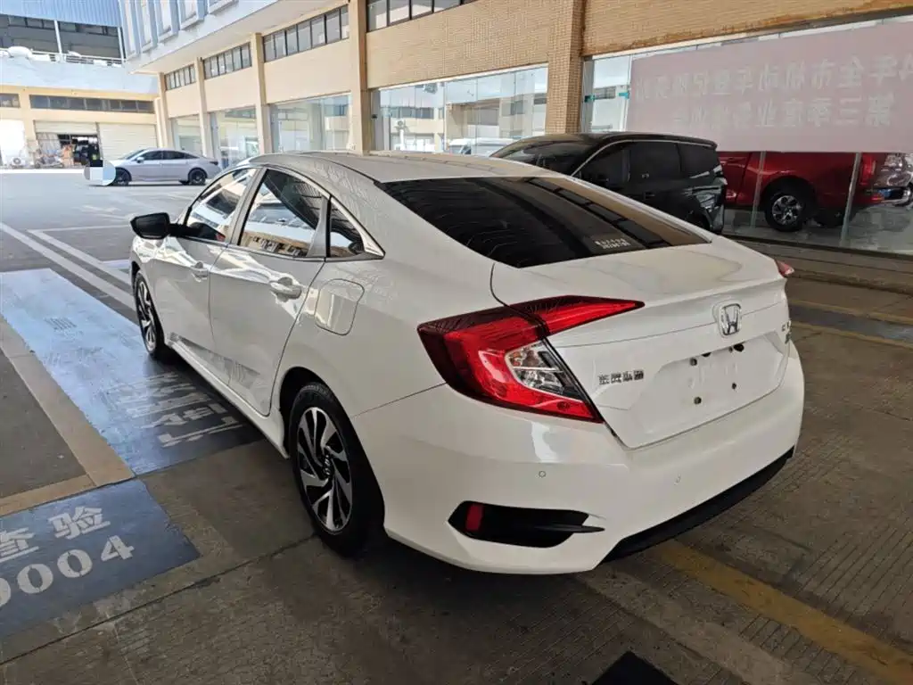 Honda Civic — фото 5