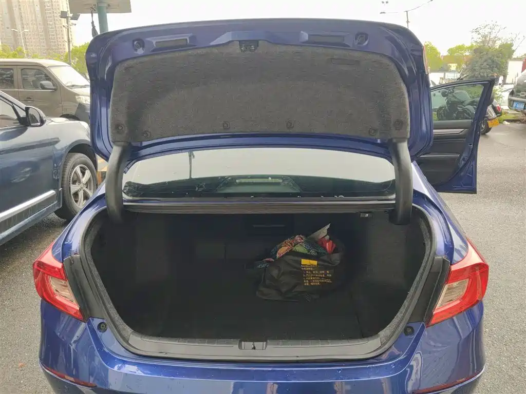 Honda Accord — фото 15