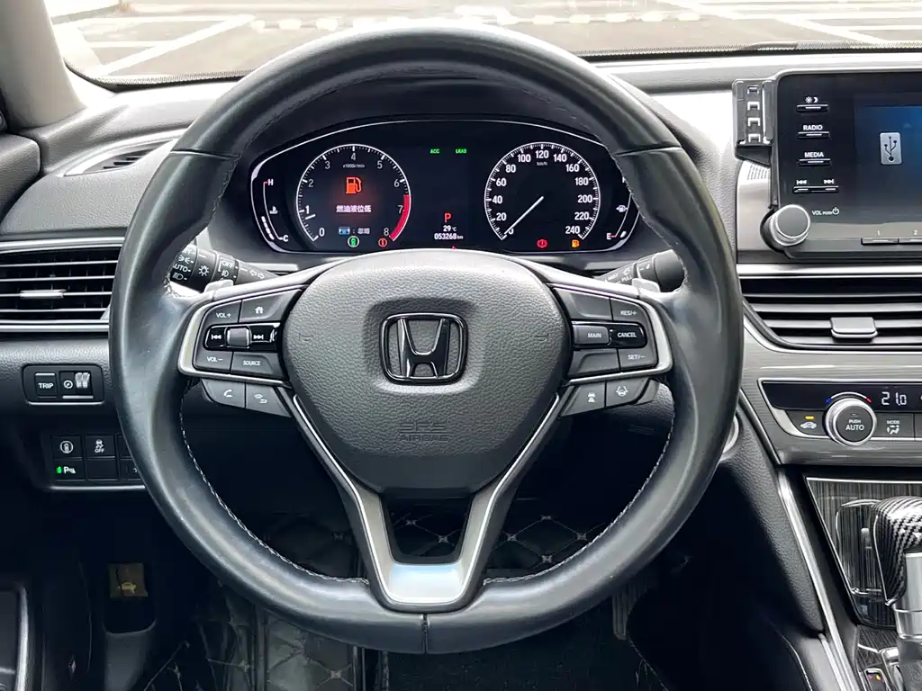 Honda Accord — фото 16